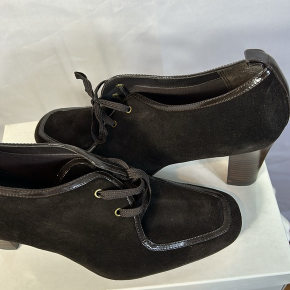 Anne Klein Brown Suede Wedge Heel Shoes Size 9 1/2M. Excellent 3 1/2 inch heel - Picture 2 of 11
